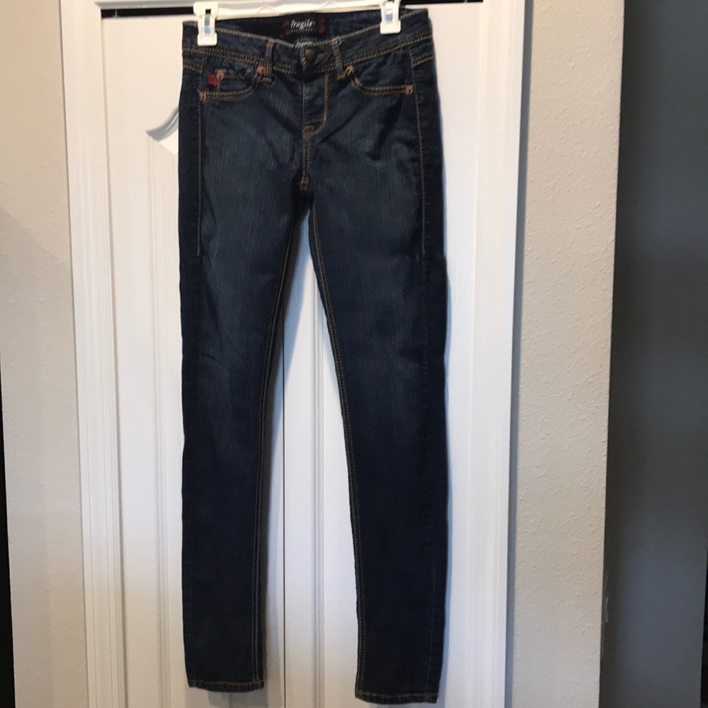 Fragile jeans